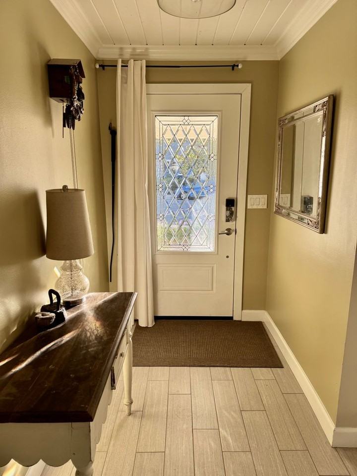 213 Oriole St - Photo 4 of 16