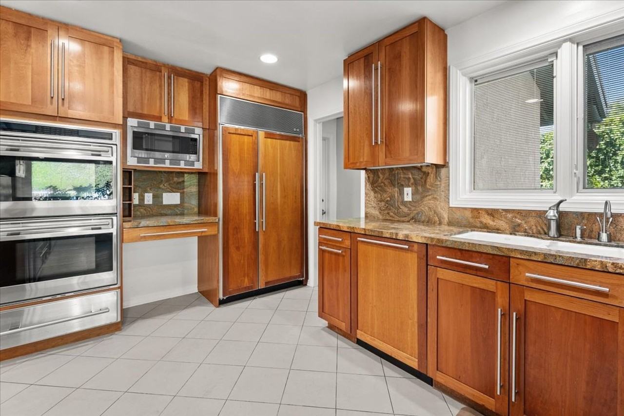 13521 Bayliss Rd - Photo 4 of 7