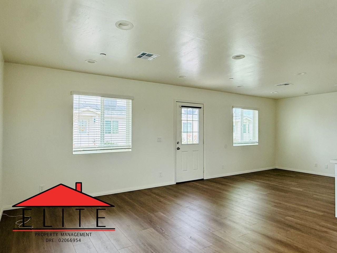 1113 W Benson Ave - Photo 2 of 12