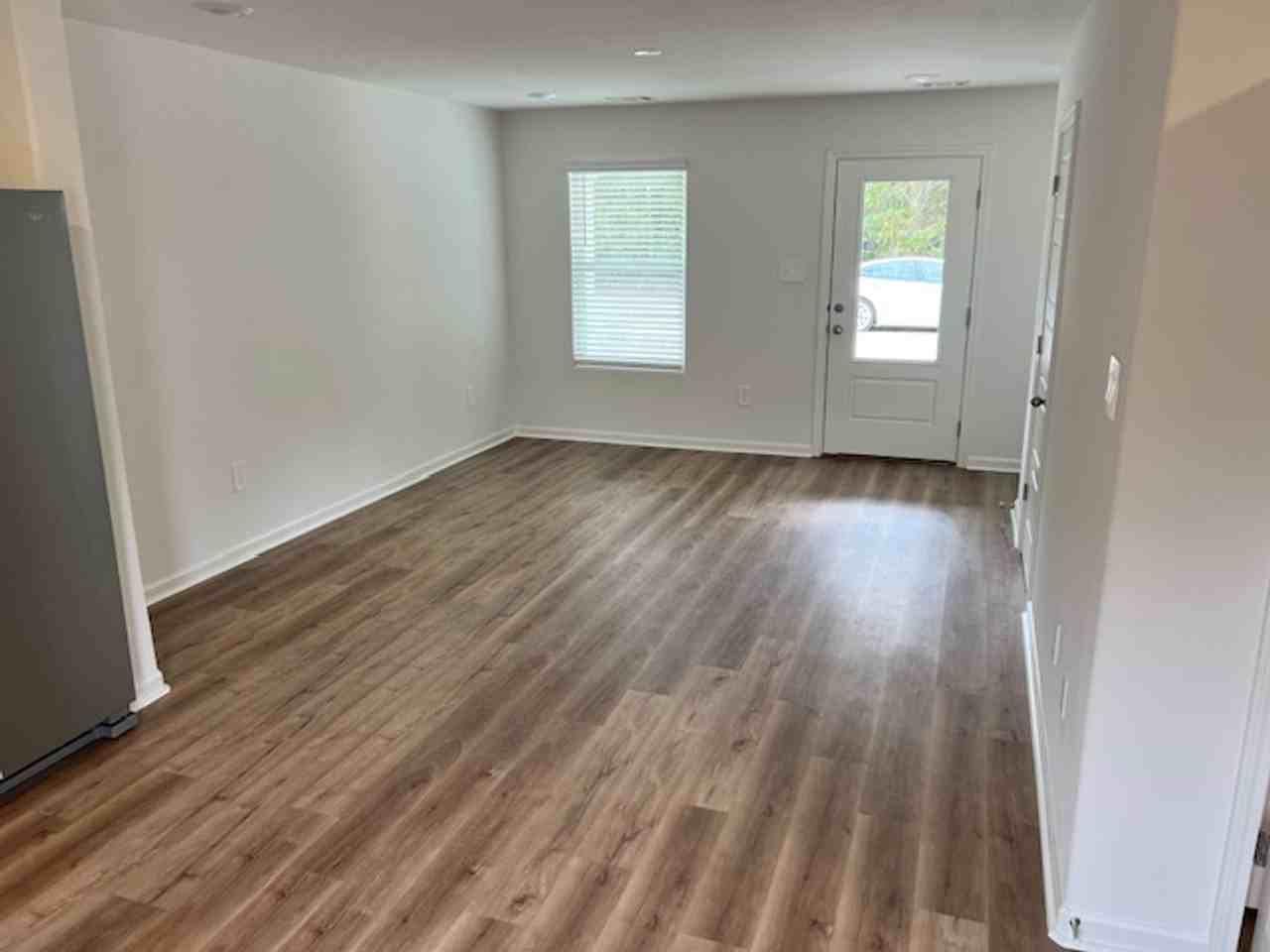 964 Waterford Cir - Photo 2 of 19