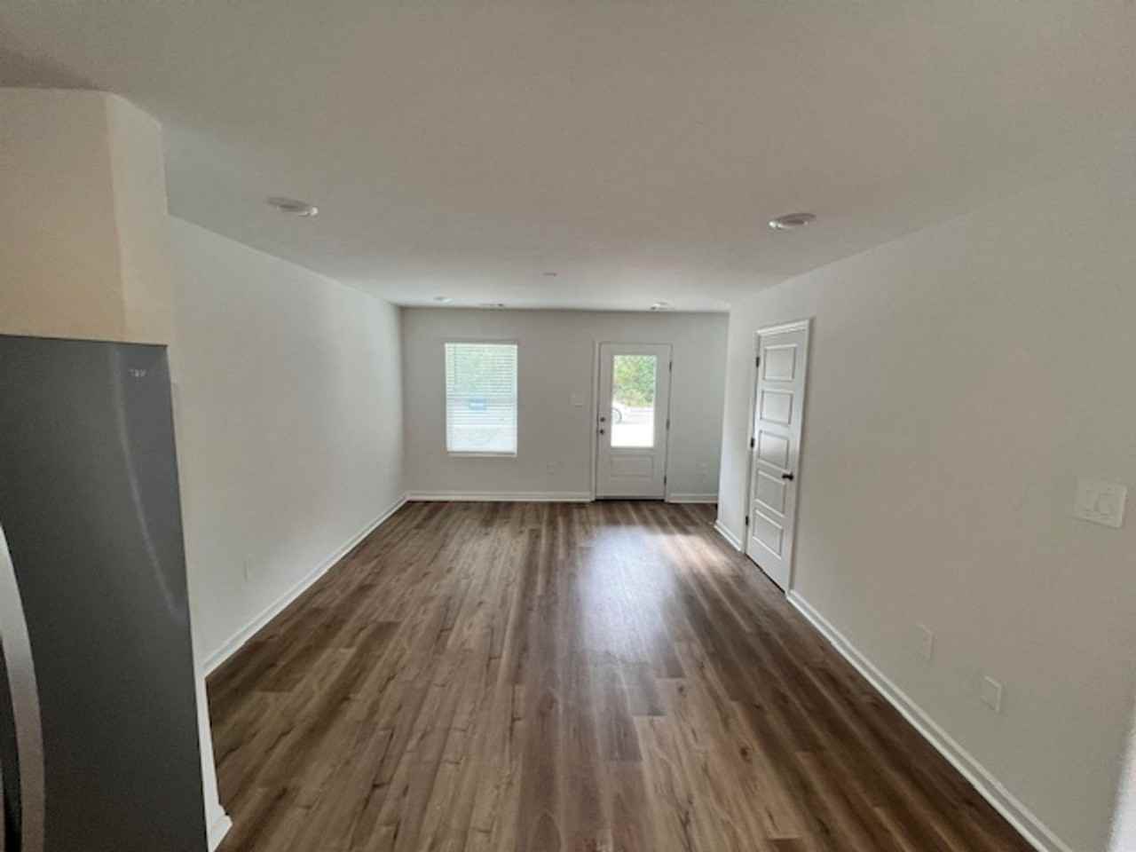 964 Waterford Cir - Photo 3 of 19