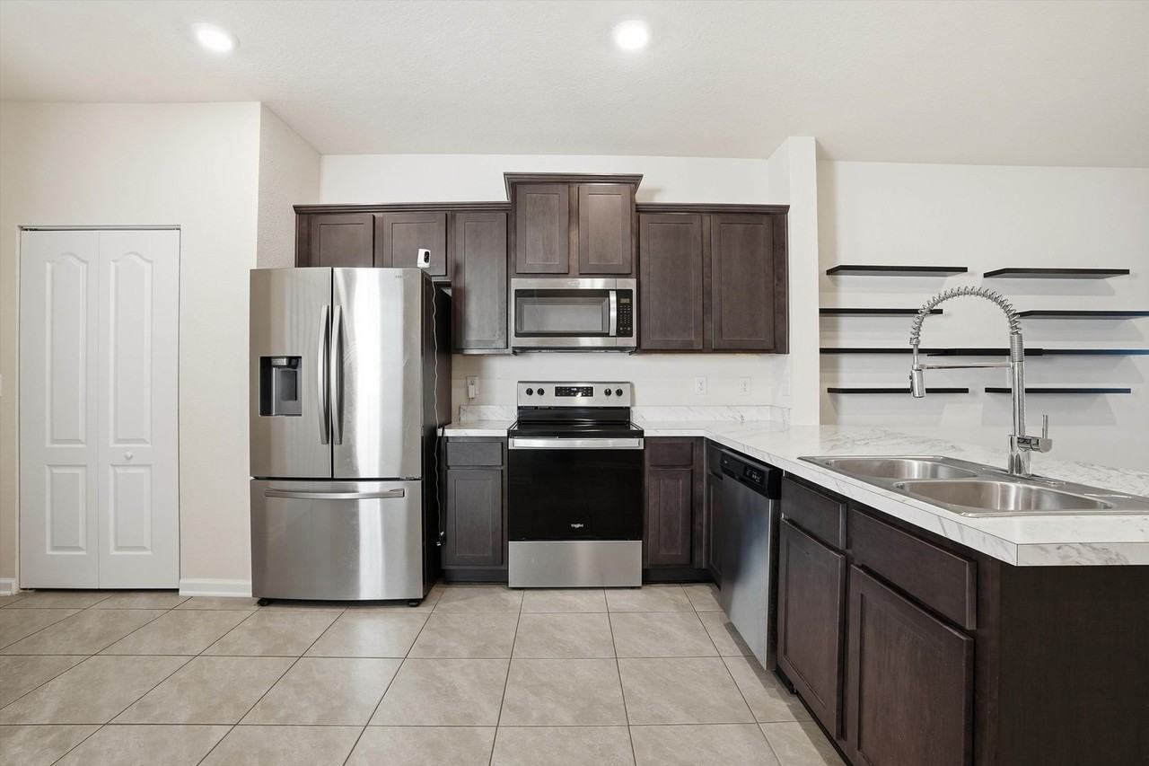 377 Aralia Ln - Photo 3 of 25