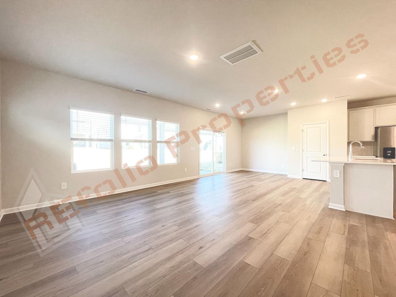 929 Grand Mesa Dr - Photo 5 of 34