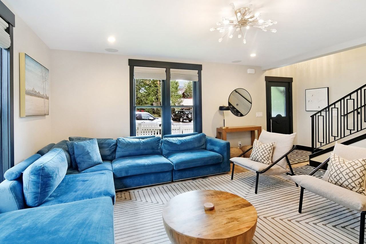 106 S French St - Photo 4 of 50