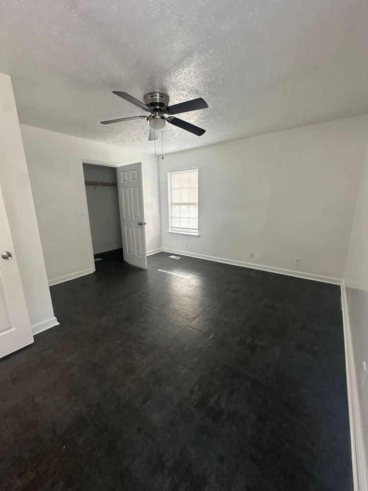 4220 Sunset Ave - Photo 7 of 25