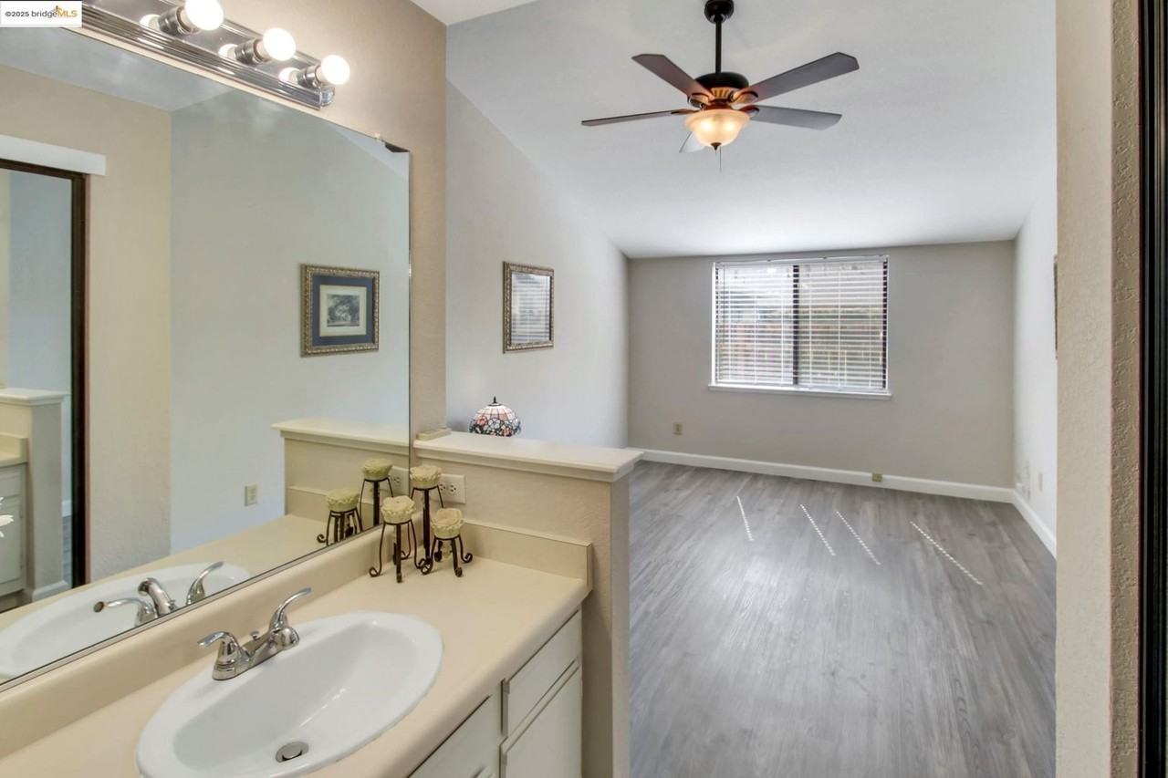 923 Villa Ter - Photo 7 of 13