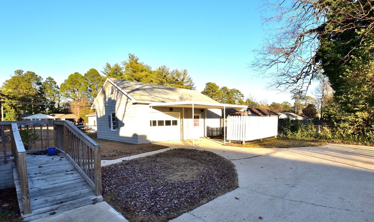 205 S Mayo St - Photo 3 of 21