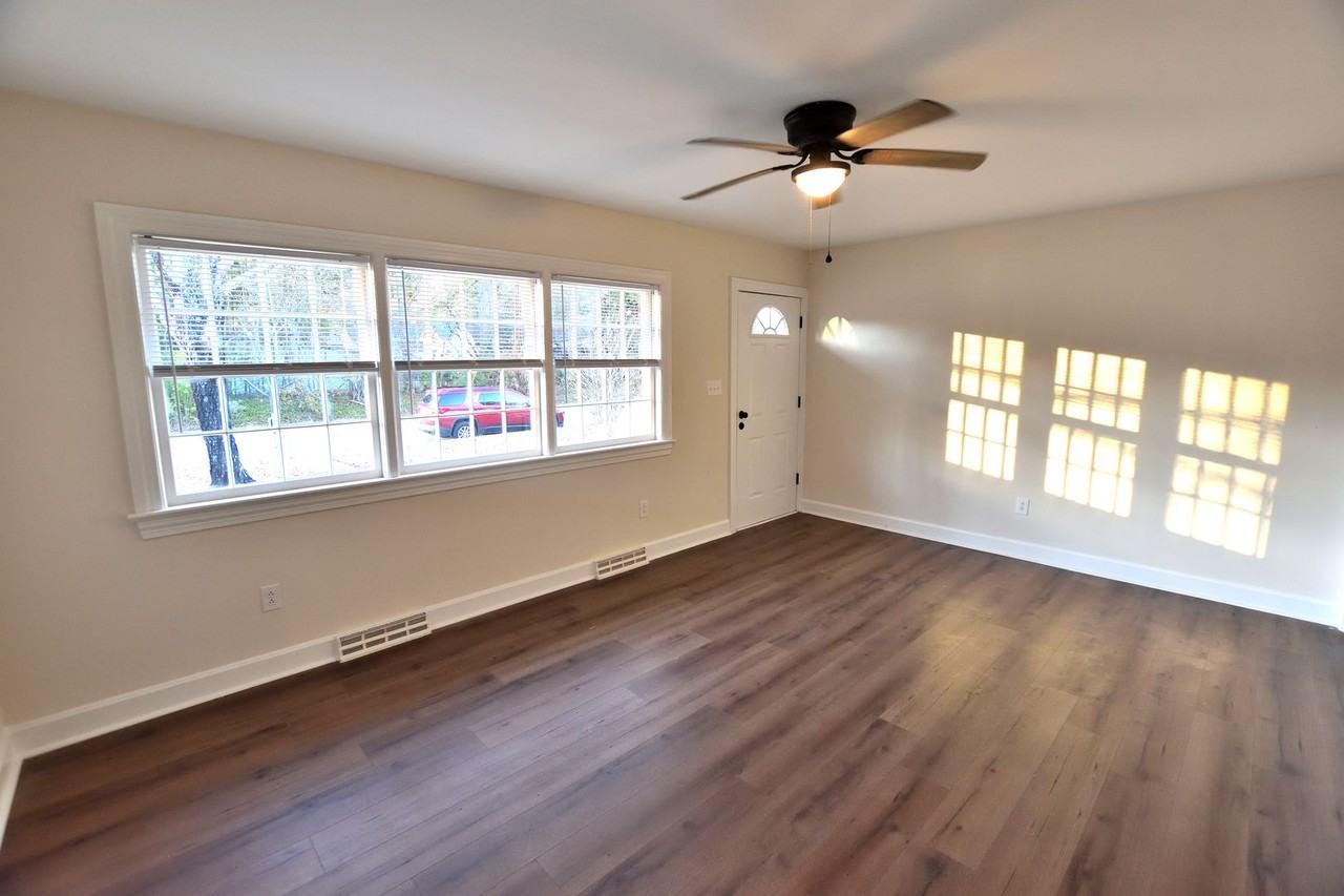 205 S Mayo St - Photo 5 of 21