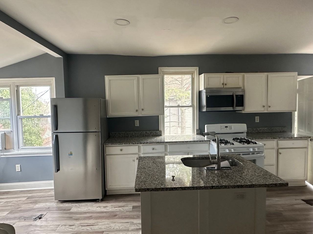 2906 Grindon Ave - Photo 5 of 8