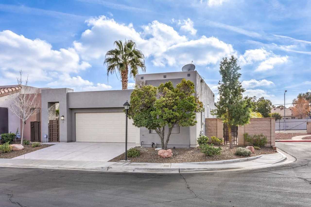 111 Twin Towers Ave - Photo 2 of 29