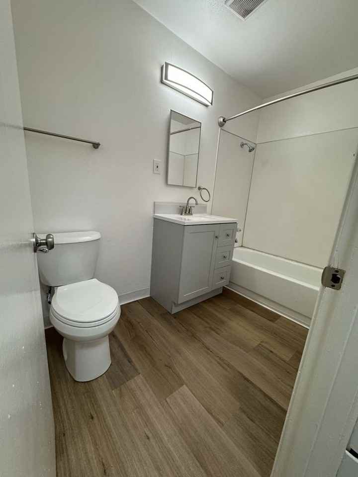 Ten Apartments - Photo 3 of 11