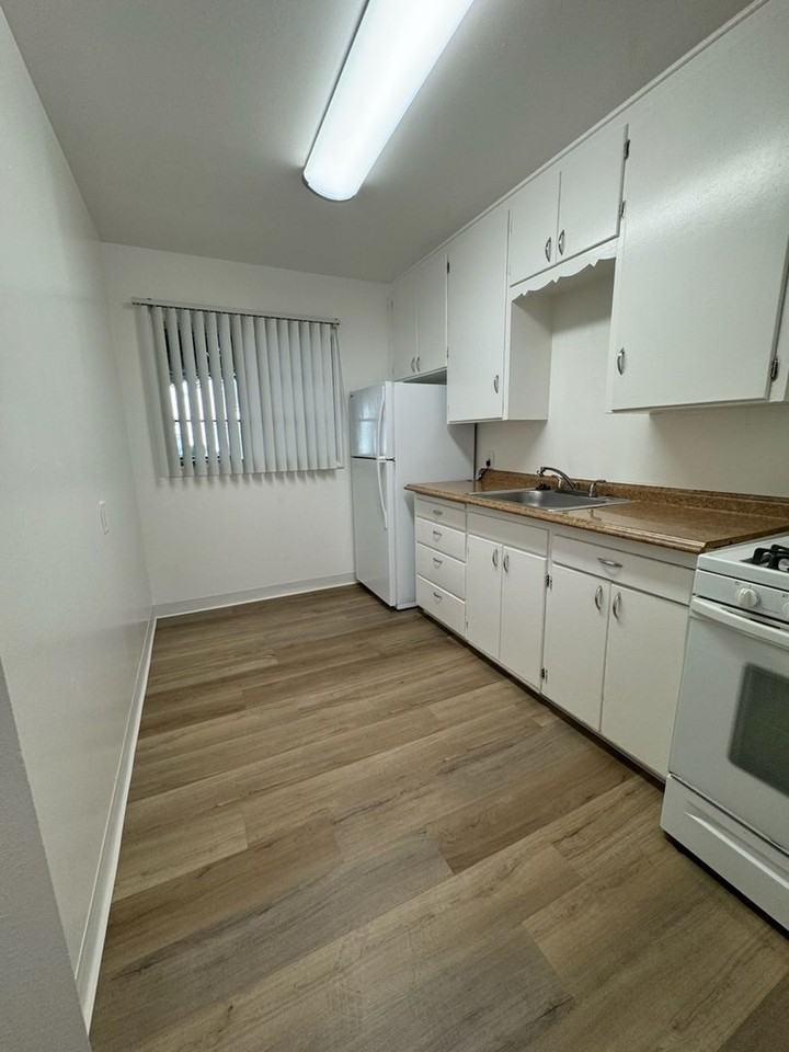 Ten Apartments - Photo 7 of 11