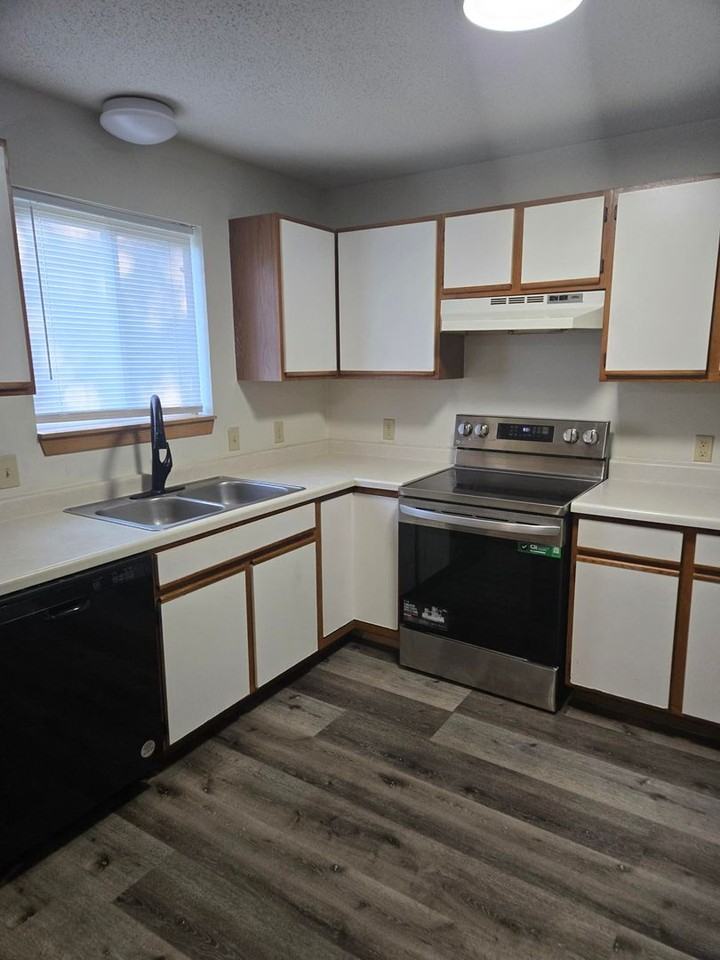 OAKHAVEN ESTATES - Photo 4 of 15