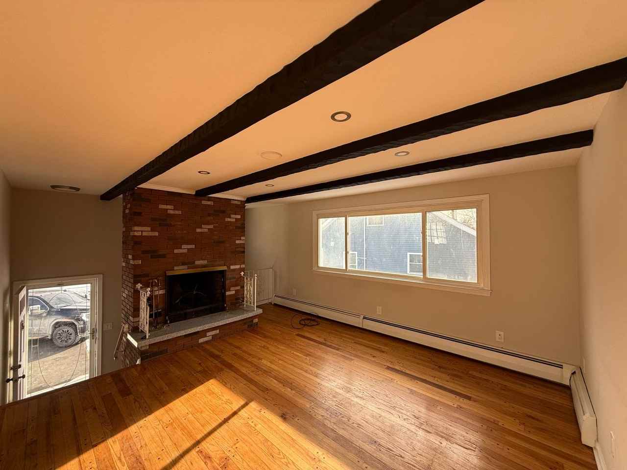 86 Gene St - Photo 4 of 14