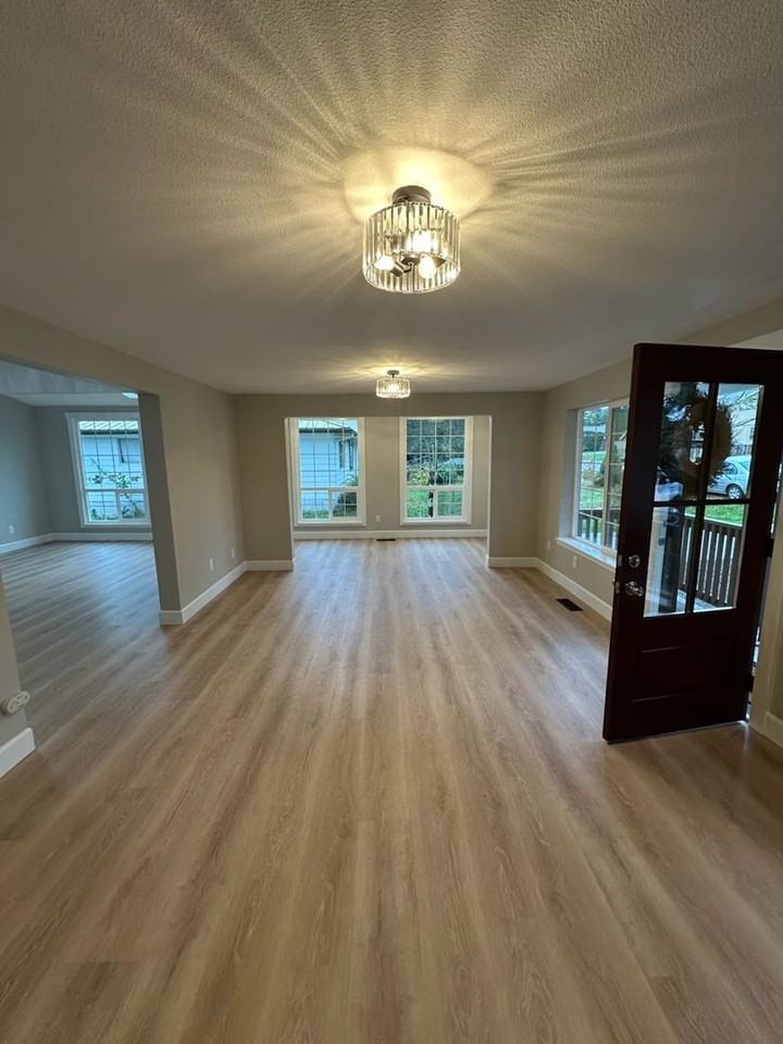 815 Blaine St - Photo 3 of 21