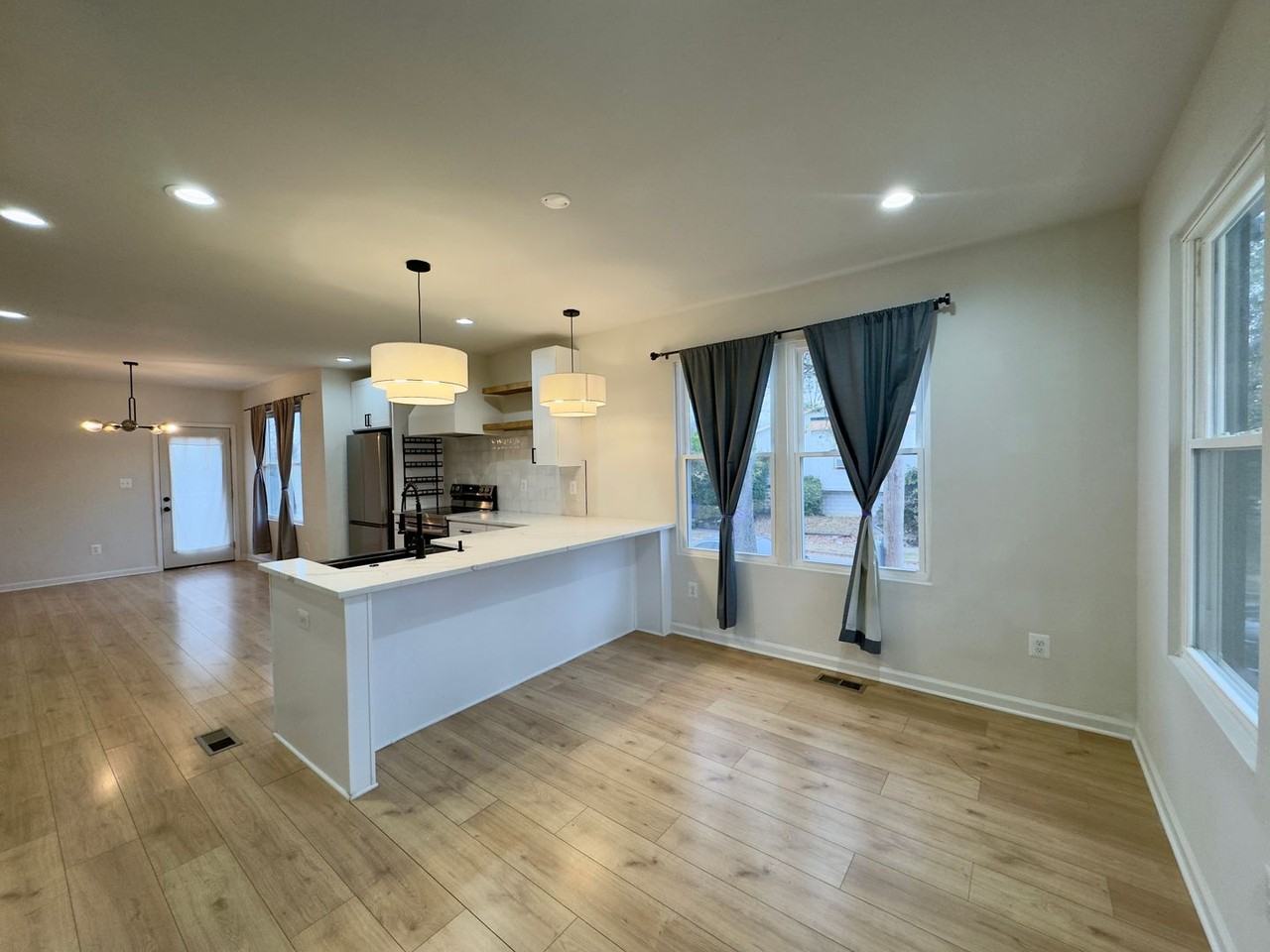 3401 Glenmore Ave - Photo 4 of 26