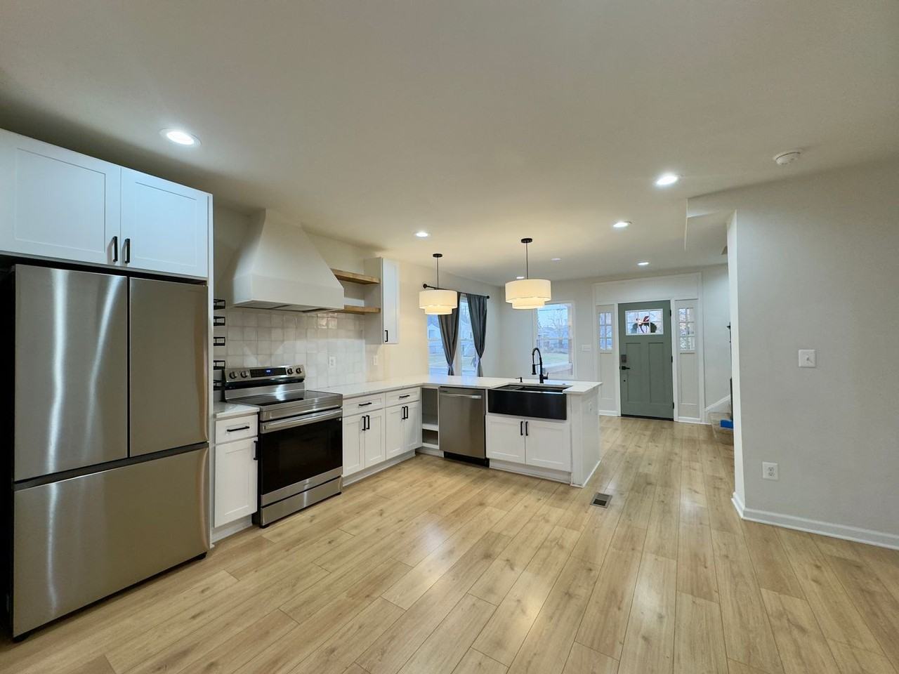 3401 Glenmore Ave - Photo 5 of 26