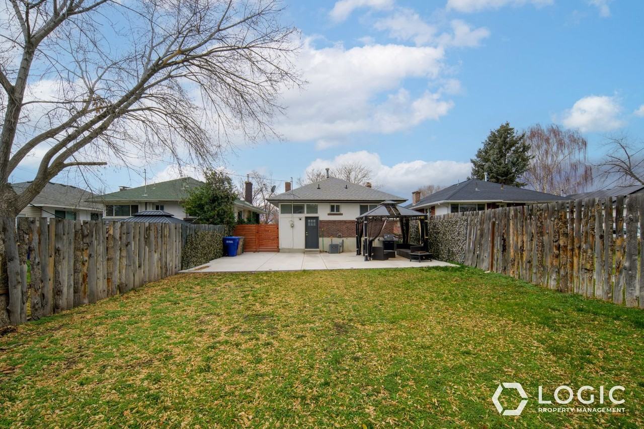 2347 S Green St - Photo 2 of 21