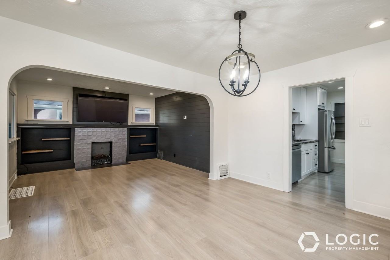 2347 S Green St - Photo 5 of 21