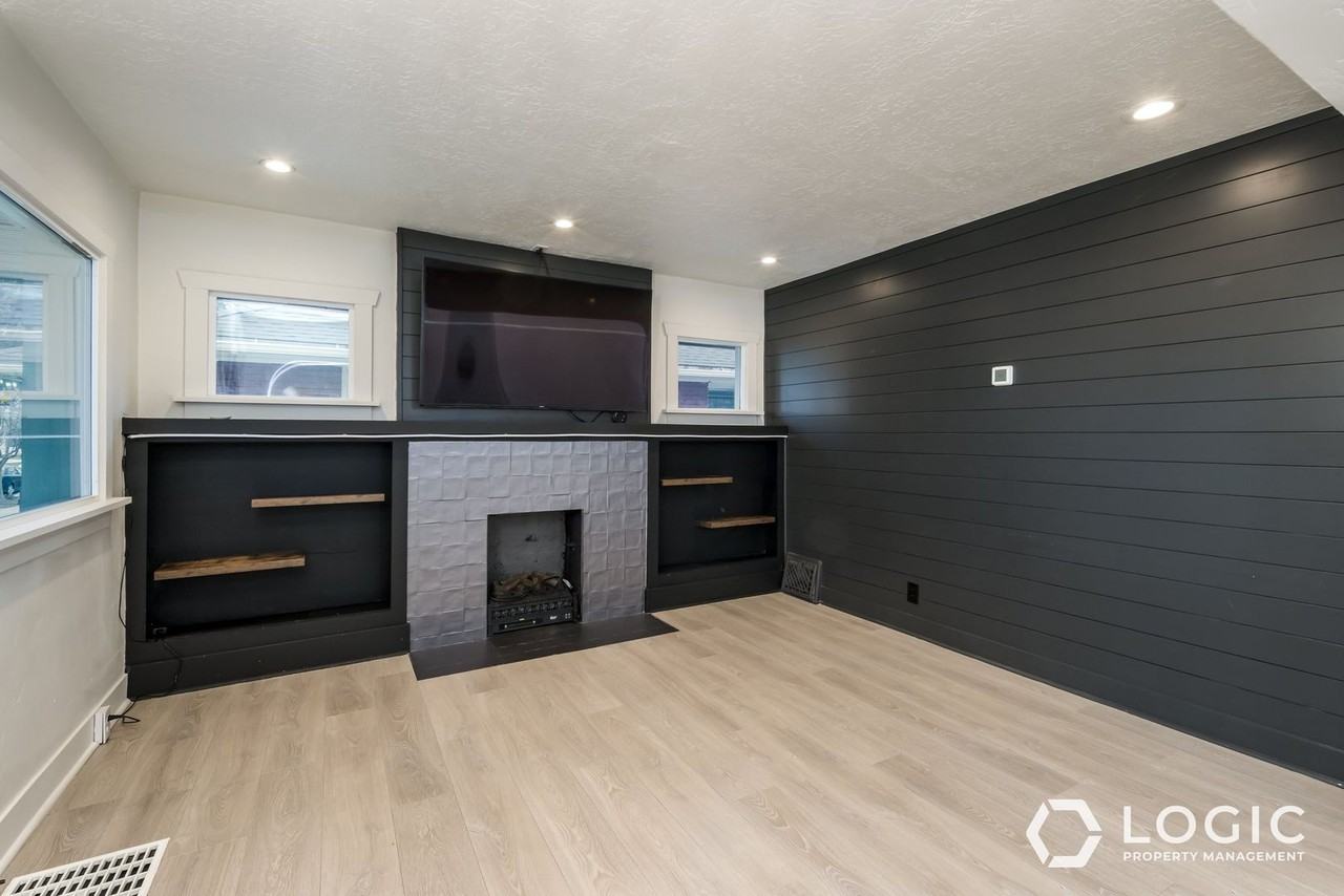 2347 S Green St - Photo 7 of 21