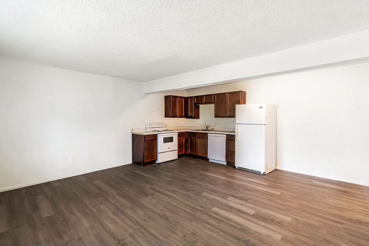 2915 Orchard - Photo 2 of 30