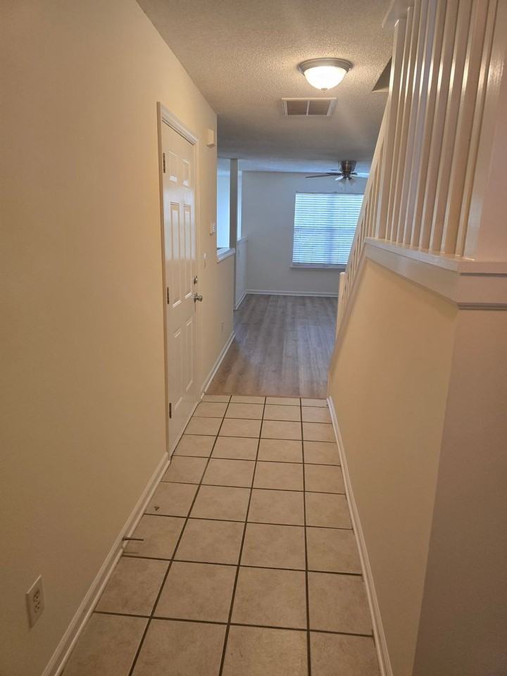 10013 University Park Ln - Photo 2 of 18