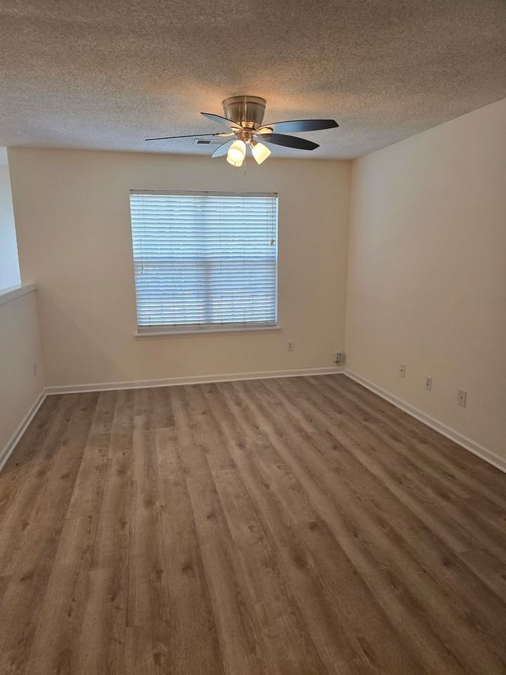 10013 University Park Ln - Photo 5 of 18