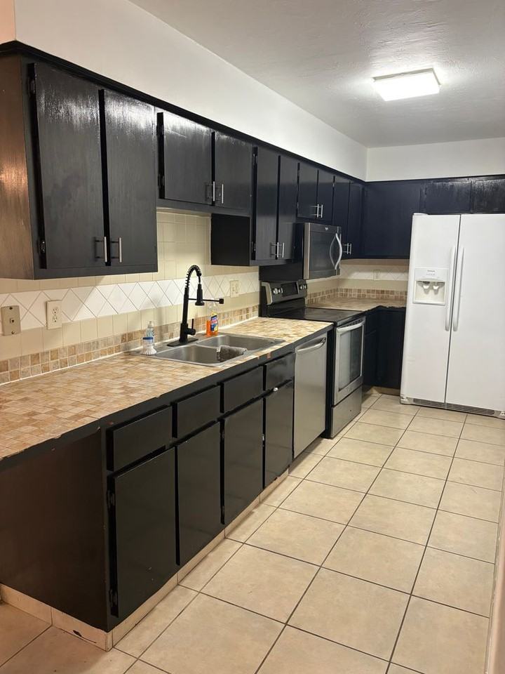 1015 Sw 48th Ter - Photo 2 of 10