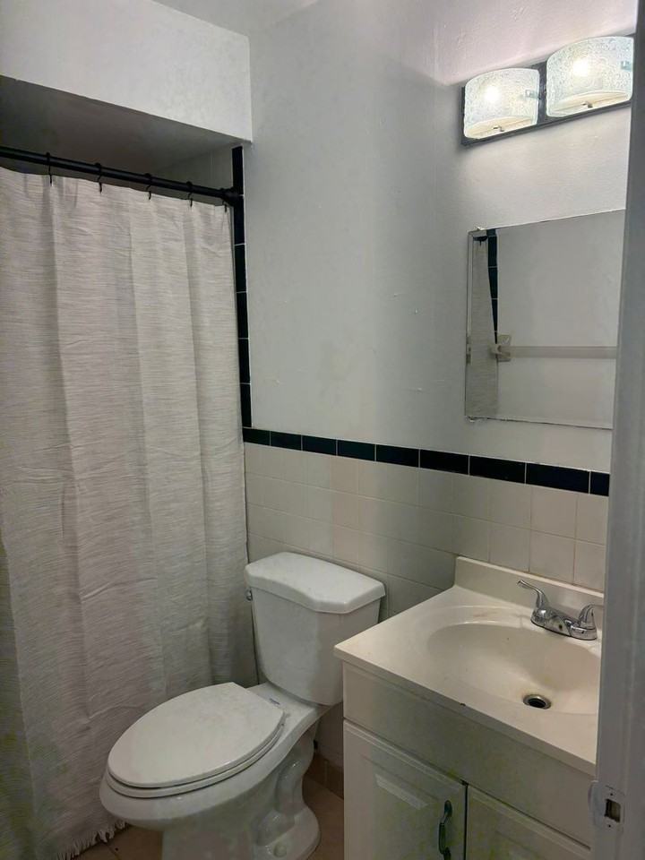 1015 Sw 48th Ter - Photo 7 of 10