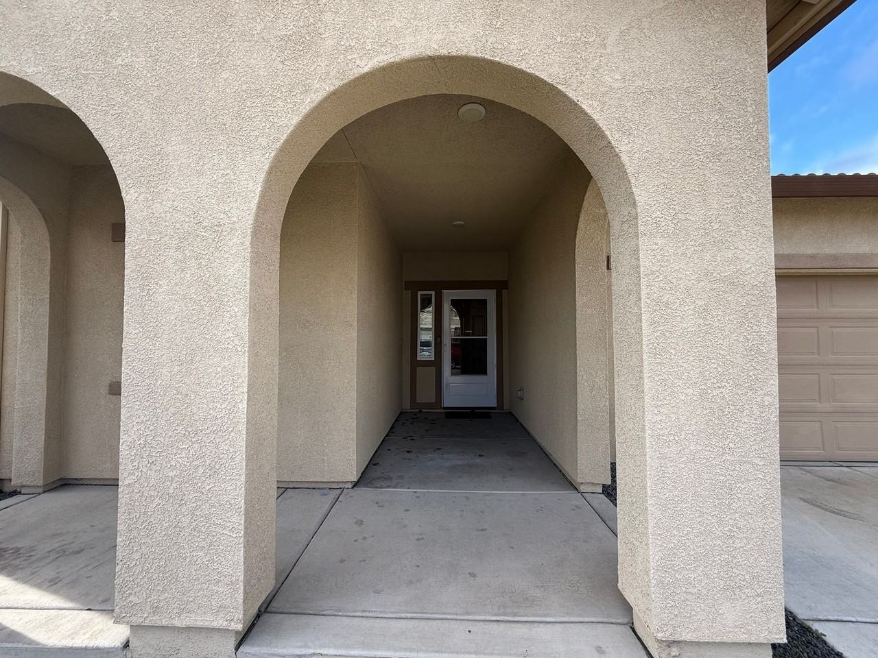 2335 Merlin Ln - Photo 3 of 36