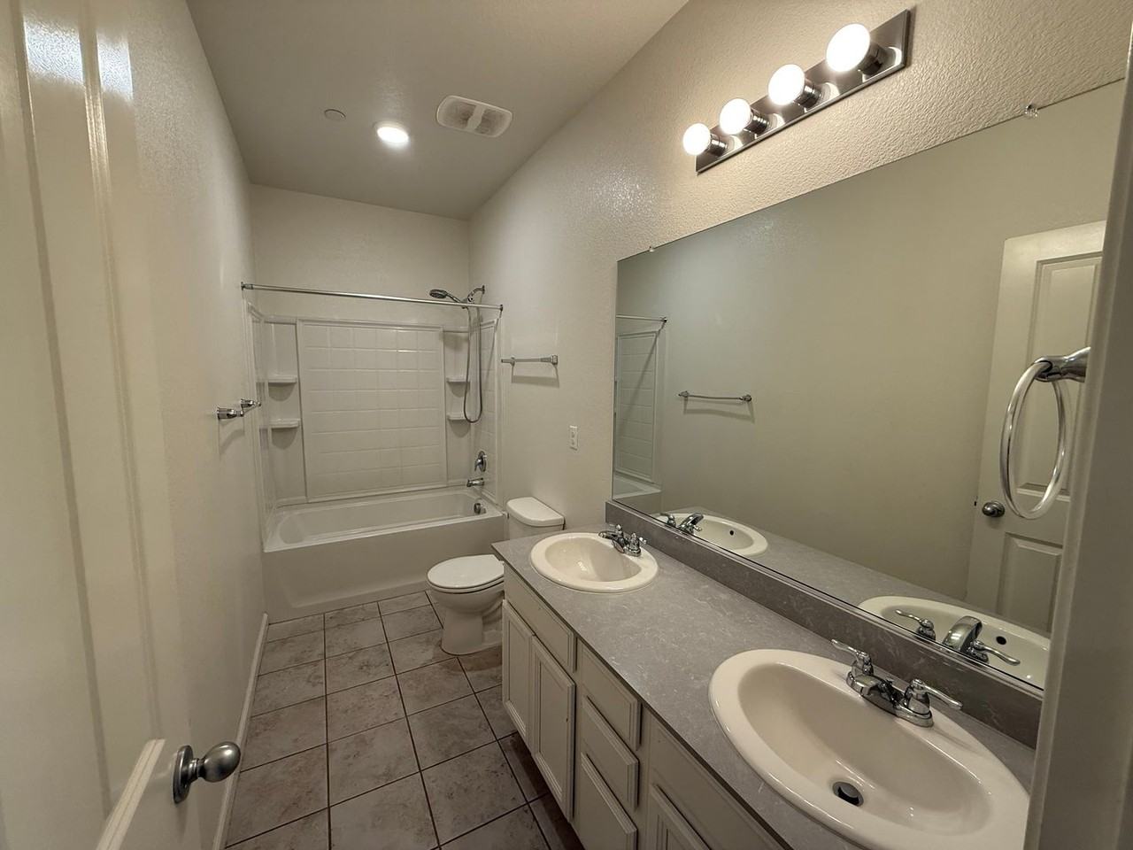 2335 Merlin Ln - Photo 7 of 36