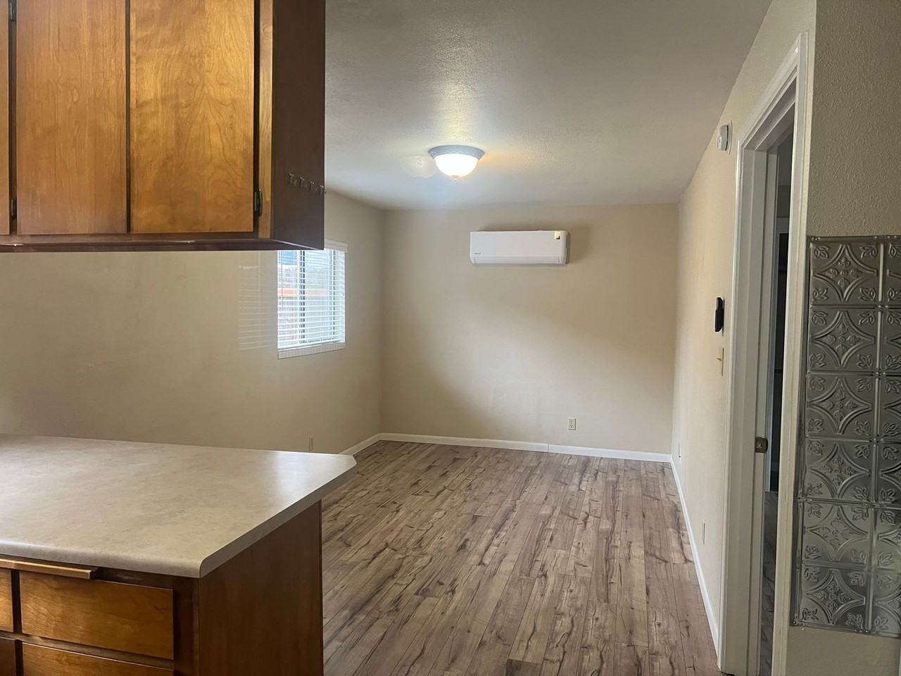 Queen Anne Ave - Photo 6 of 15