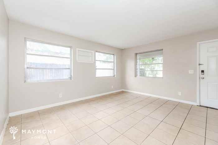 5828 Wiltshire St - Photo 5 of 12