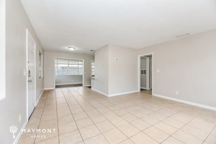 5828 Wiltshire St - Photo 6 of 12