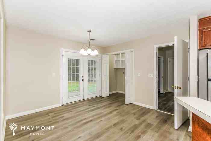 631 Folkstone Rd - Photo 5 of 12