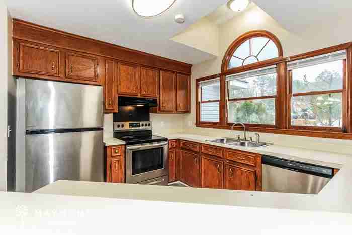 631 Folkstone Rd - Photo 6 of 12