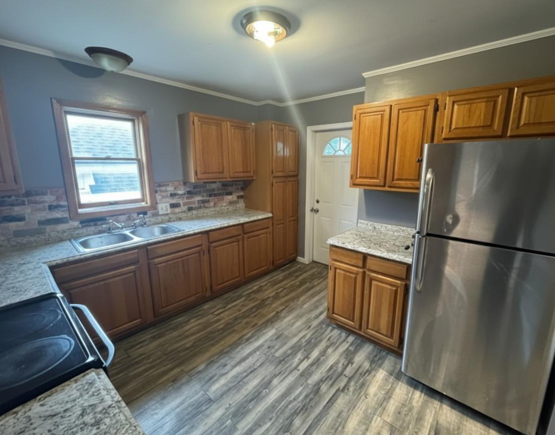 125 Caroline Ave - Photo 6 of 20