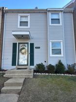 5572 Hollins Ln - Photo 1 of 1