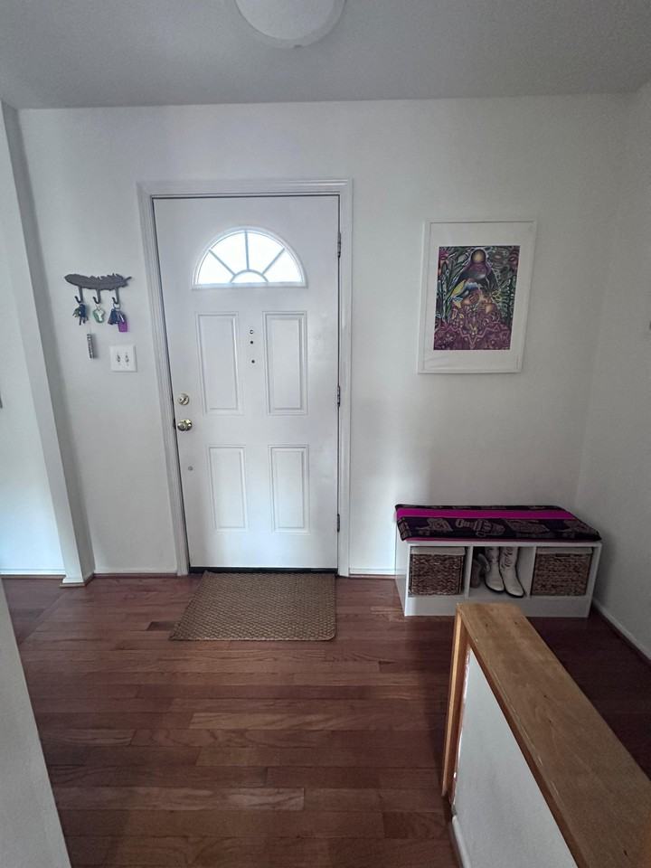 5572 Hollins Ln - Photo 2 of 30