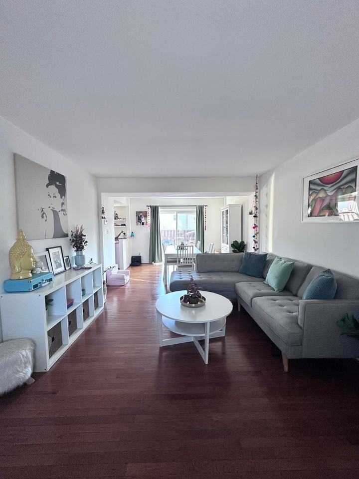 5572 Hollins Ln - Photo 4 of 30