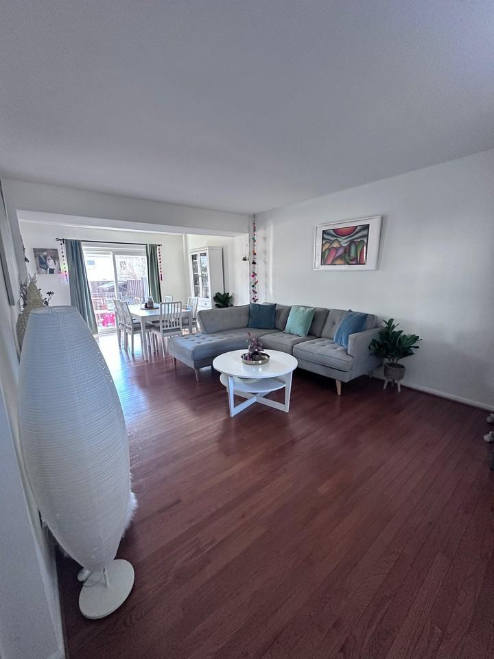 5572 Hollins Ln - Photo 5 of 30