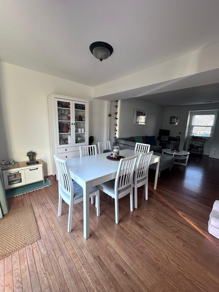 5572 Hollins Ln - Photo 6 of 30