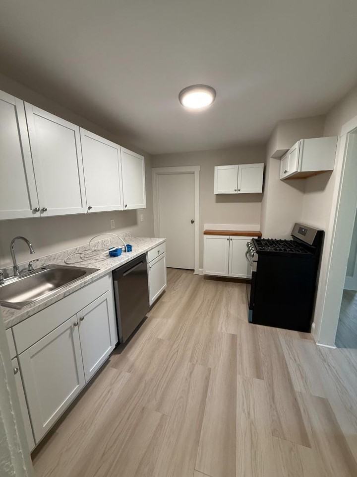 1421 Swedesboro Ave - Photo 4 of 20