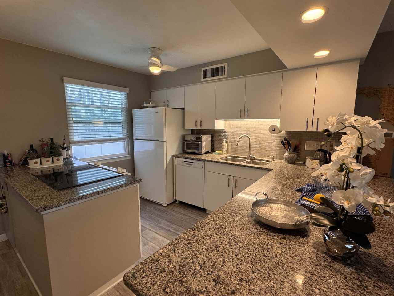 33 S Gulfstream Ave #409 - Photo 4 of 24