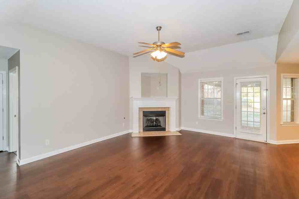 10790 Wellington Dr - Photo 4 of 16