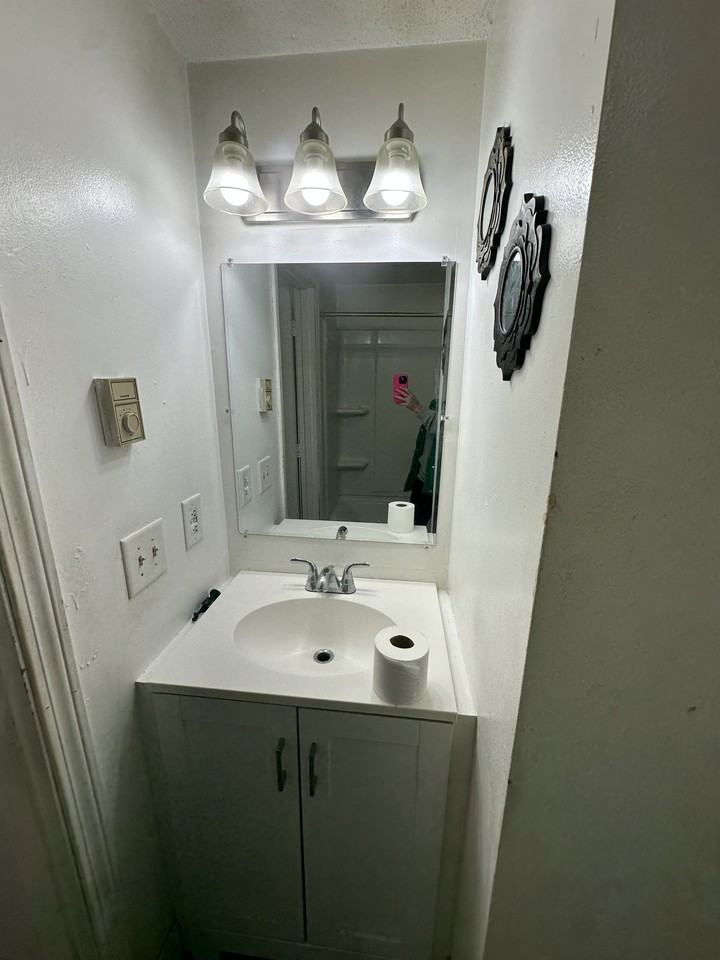 314 Laurel Hill Ave #316 - Photo 3 of 7