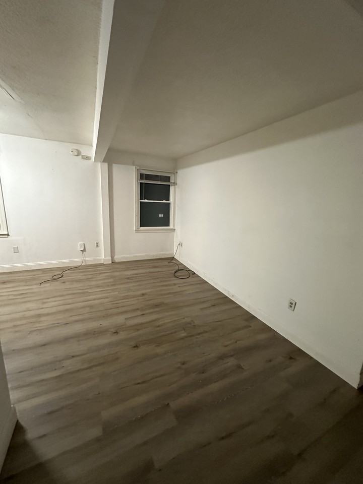 314 Laurel Hill Ave #316 - Photo 5 of 7