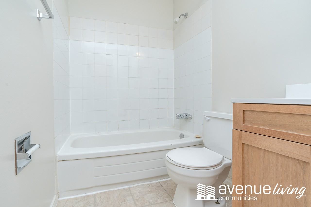 Evergreen Manor - Photo 5 of 13