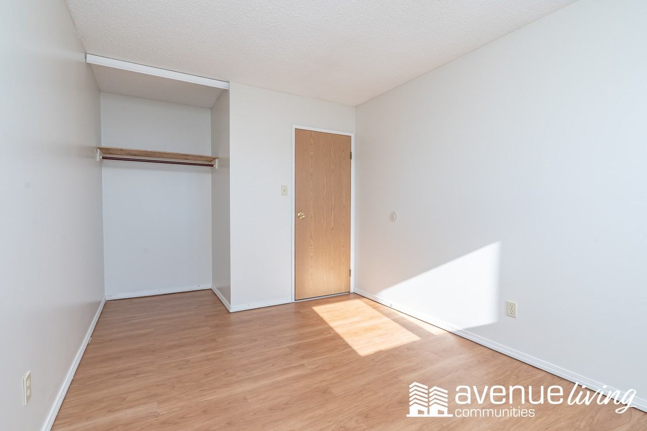 Evergreen Manor - Photo 7 of 13