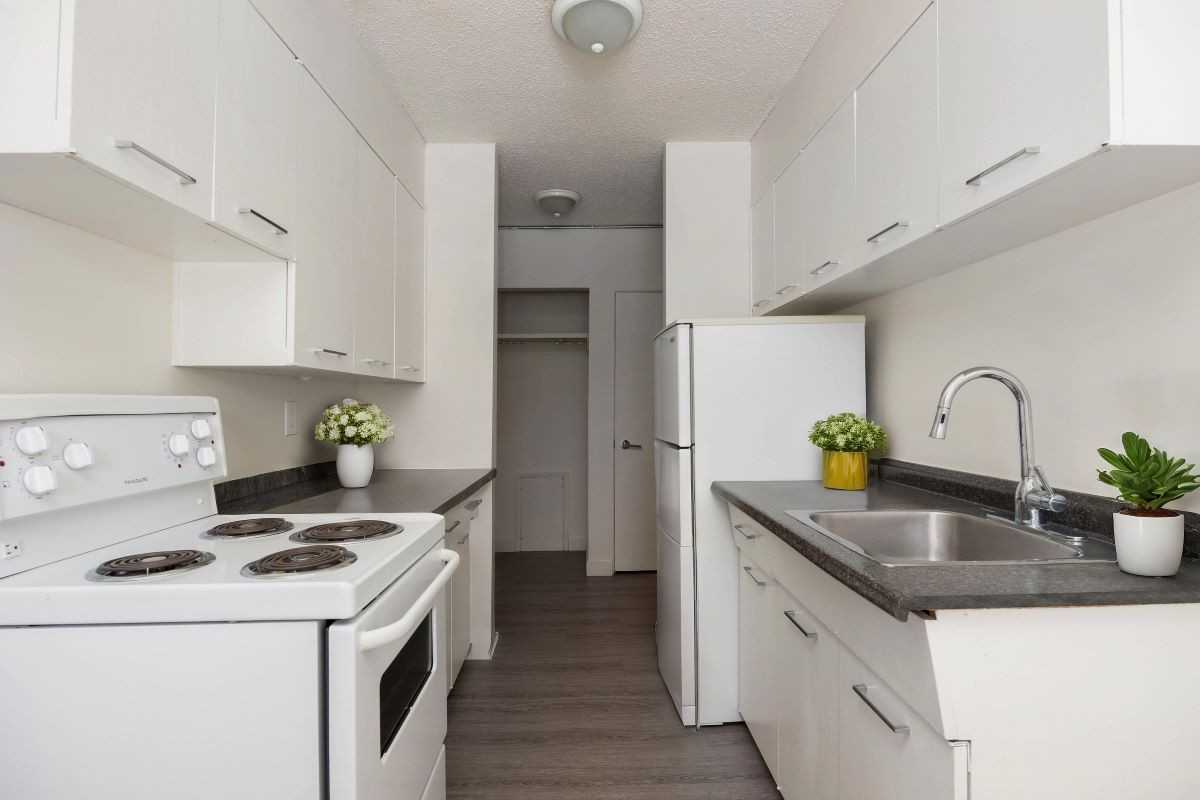 Hillside Manor - Photo 2 of 6